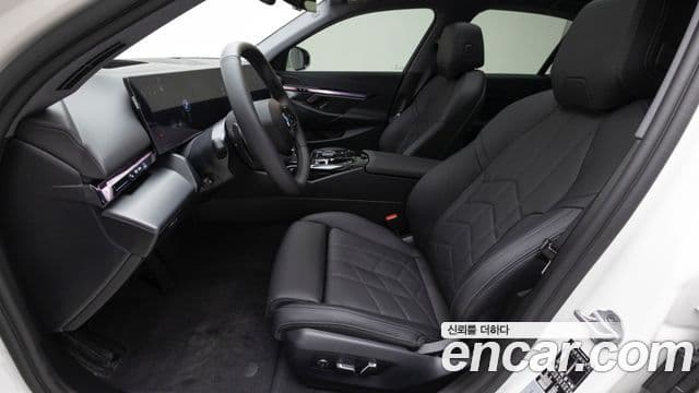 BMW 5시리즈 (G60), 2025 13