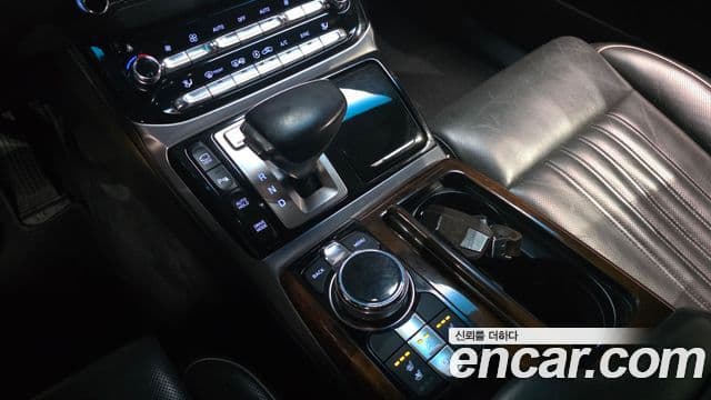 Genesis EQ900 Prestige, 2016 9