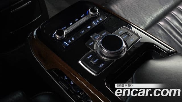 Genesis EQ900 Prestige, 2016 18