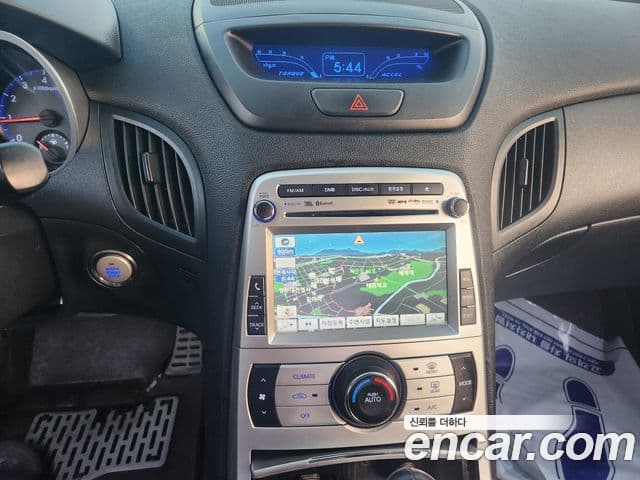 Hyundai Genesis купе 200 турбо R, 2010 11