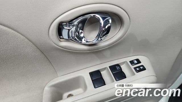 Nissan 큐브 Z12, 2011 14