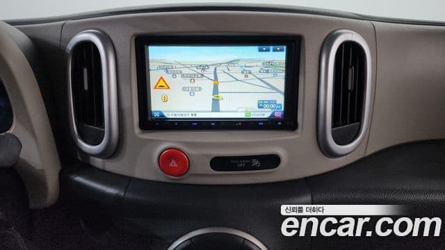 Nissan 큐브 Z12, 2011 17