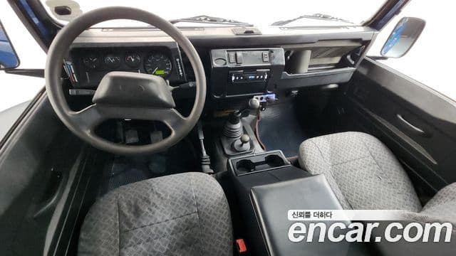 Land Rover Defender, 2000 7