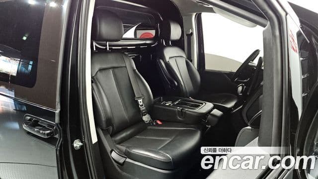 Hyundai Staria Modern, 2025 10