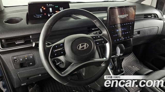 Hyundai Staria Modern, 2025 12