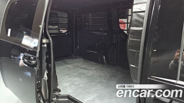 Hyundai Staria Modern, 2025 19