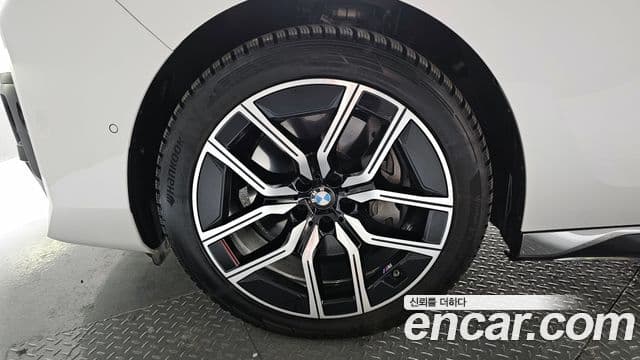 BMW 7시리즈 (G70) 740i xDrive M Sport, 2025 все фото