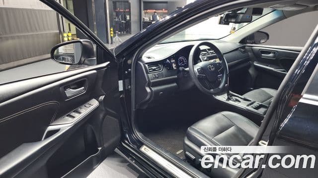 Toyota New 캠리 гибрид XLE, 2017 10