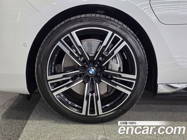 BMW 7시리즈 (G70) 750e xDrive M Sport, 2024 все фото