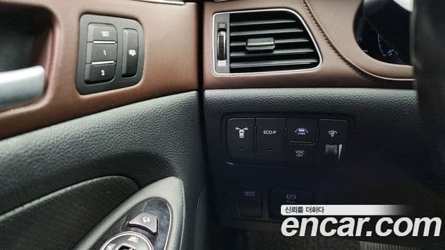 Hyundai Genesis Special, 2013 19