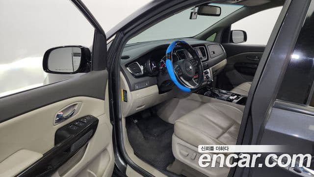 Kia All New Carnival VIP, 2016 10