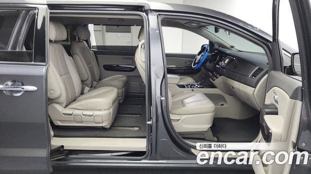 Kia All New Carnival VIP, 2016 12