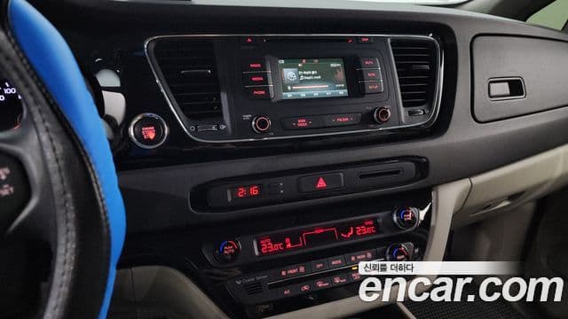Kia All New Carnival VIP, 2016 16