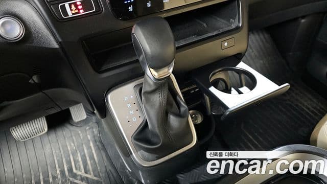 Hyundai Staria Modern, 2025 9