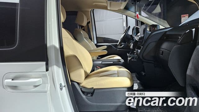 Hyundai Staria Modern, 2025 11