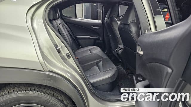 Lexus UX250h, 2020 12