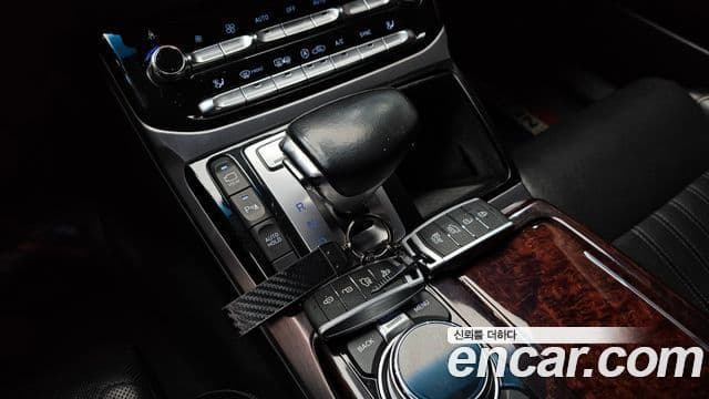 Genesis EQ900 Prestige, 2016 9