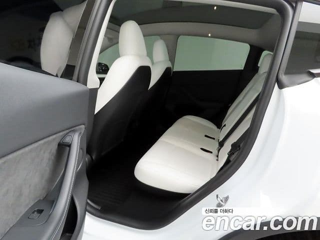 Tesla модель Y, 2024 1