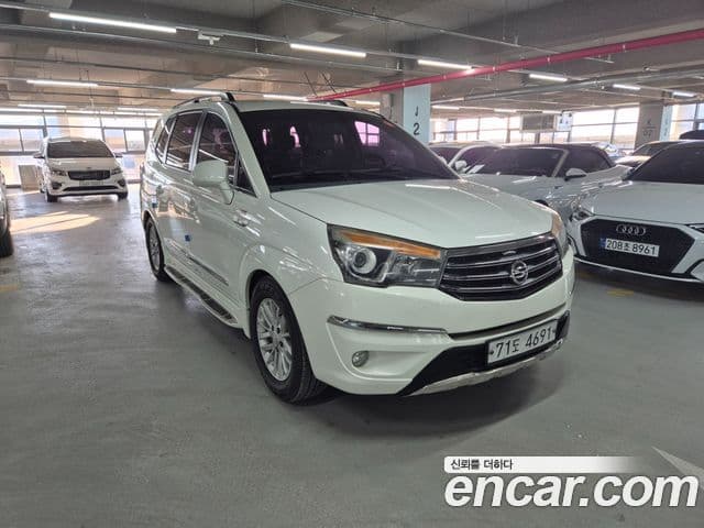 KG모빌리티(SsangYong) Korando 투리스모 4WD GT 11인승, 2014 3