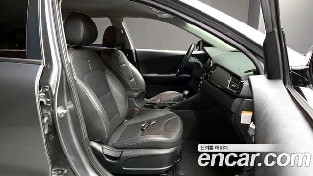 Kia Niro Prestige, 2017 11