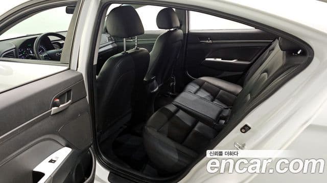 Hyundai Avante AD 1.6 GDI Value Plus, 2017 11