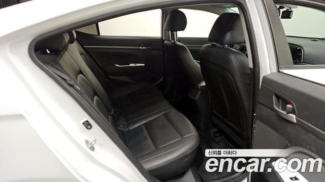 Hyundai Avante AD 1.6 GDI Value Plus, 2017 13