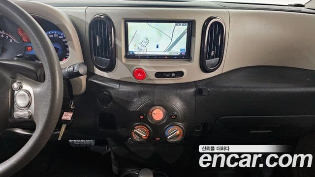 Nissan 큐브 Z12, 2011 14