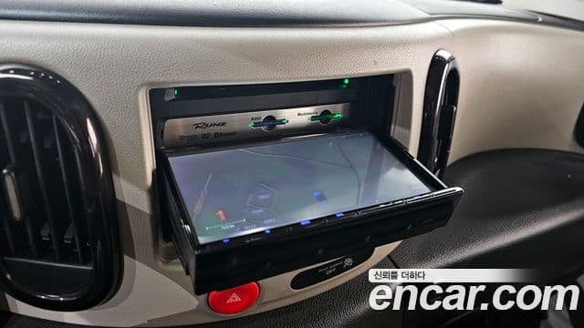 Nissan 큐브 Z12, 2011 15