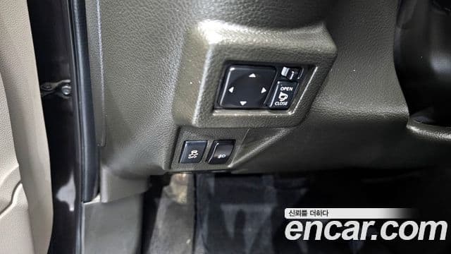 Nissan 큐브 Z12, 2011 16