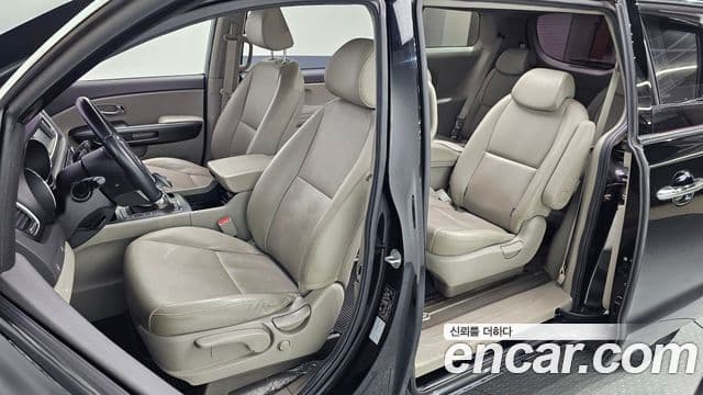 Kia All New Carnival Luxury, 2016 11