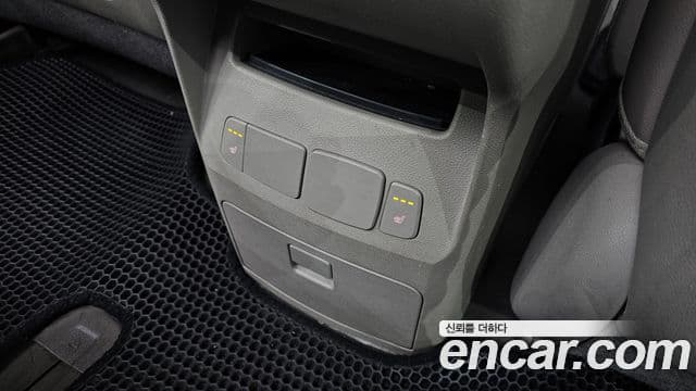 Kia All New Carnival Luxury, 2016 17