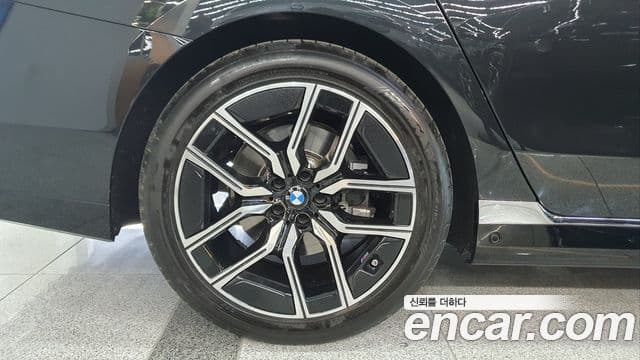 BMW 7시리즈 (G70) 740i xDrive M Sport, 2025 все фото