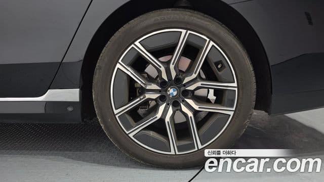 BMW 7시리즈 (G70) 740i xDrive M Sport, 2024 все фото
