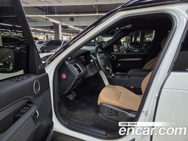 Land Rover Discovery 5 P360 Dynamic HSE, 2025 8