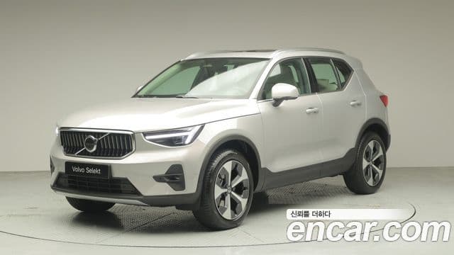 Volvo XC40 B4 Ultra Bright, 2025 1