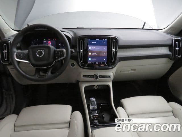 Volvo XC40 B4 Ultra Bright, 2025 7