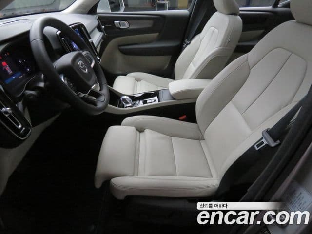 Volvo XC40 B4 Ultra Bright, 2025 10