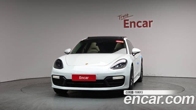 Porsche Panamera (971), 2018 3