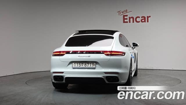 Porsche Panamera (971), 2018 4