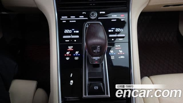 Porsche Panamera (971), 2018 9