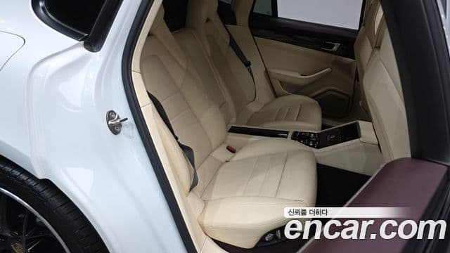 Porsche Panamera (971), 2018 11