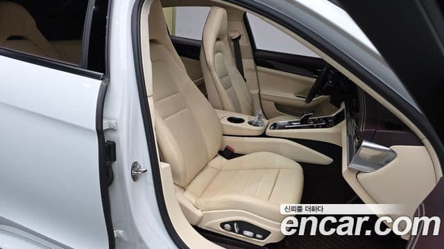 Porsche Panamera (971), 2018 12