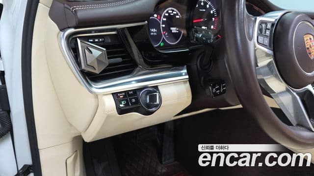 Porsche Panamera (971), 2018 13