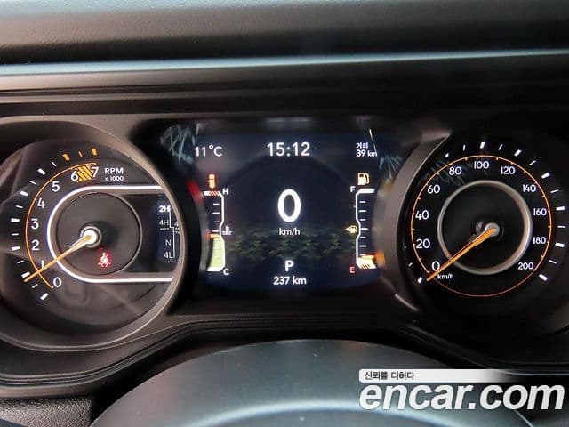 Jeep Wrangler (JL) 2.0 Sahara 4도어, 2025 9