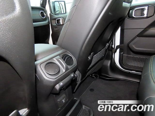 Jeep Wrangler (JL) 2.0 Sahara 4도어, 2025 16