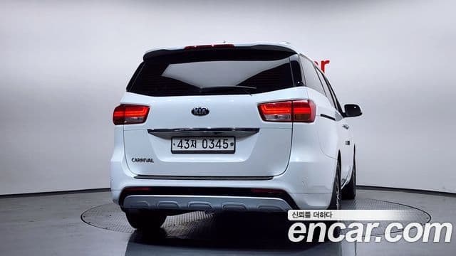 Kia All New Carnival Luxury, 2017 4