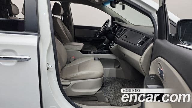 Kia All New Carnival Luxury, 2017 11