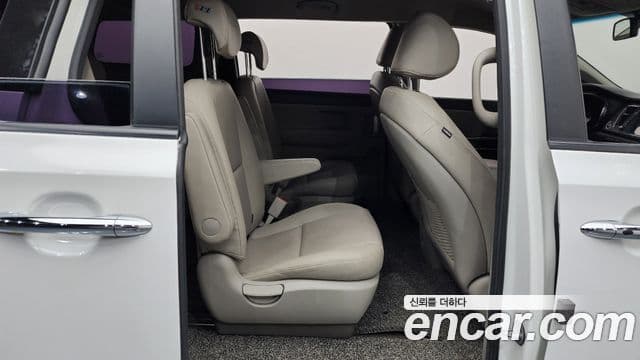 Kia All New Carnival Luxury, 2017 12