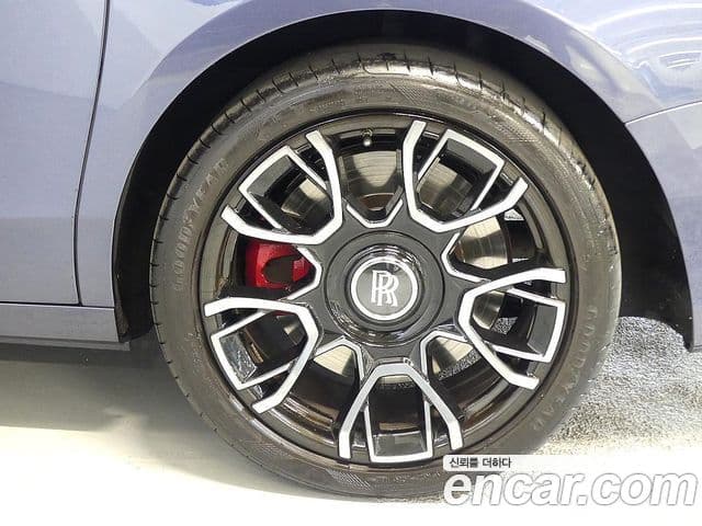 Rolls-Royce 고스트 2세대 6.7 V12 чёрный эмблема, badge, 2023 4