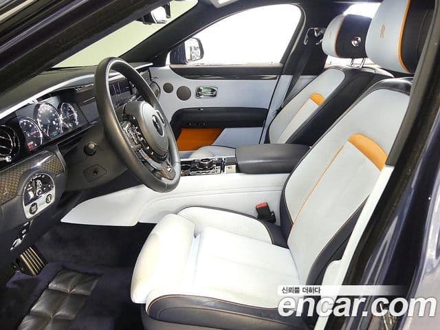 Rolls-Royce 고스트 2세대 6.7 V12 чёрный эмблема, badge, 2023 10